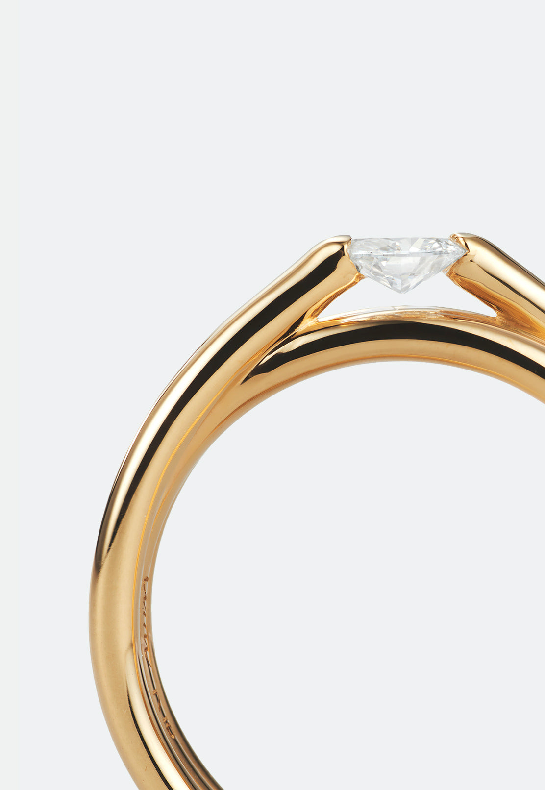 今海外セレブを中心に人気急上昇中のエシカルジュエリー・サステナブルな宝石「ラボグロウンダイヤモンド(ラボ グロウン ダイヤモンド/lab-grown diamonds)」ラボダイヤが人気のおすすめジュエリーブランドは、モダンデザインが光る、大人の女性に贈るジュエリーブランド「Terra(テラ)」